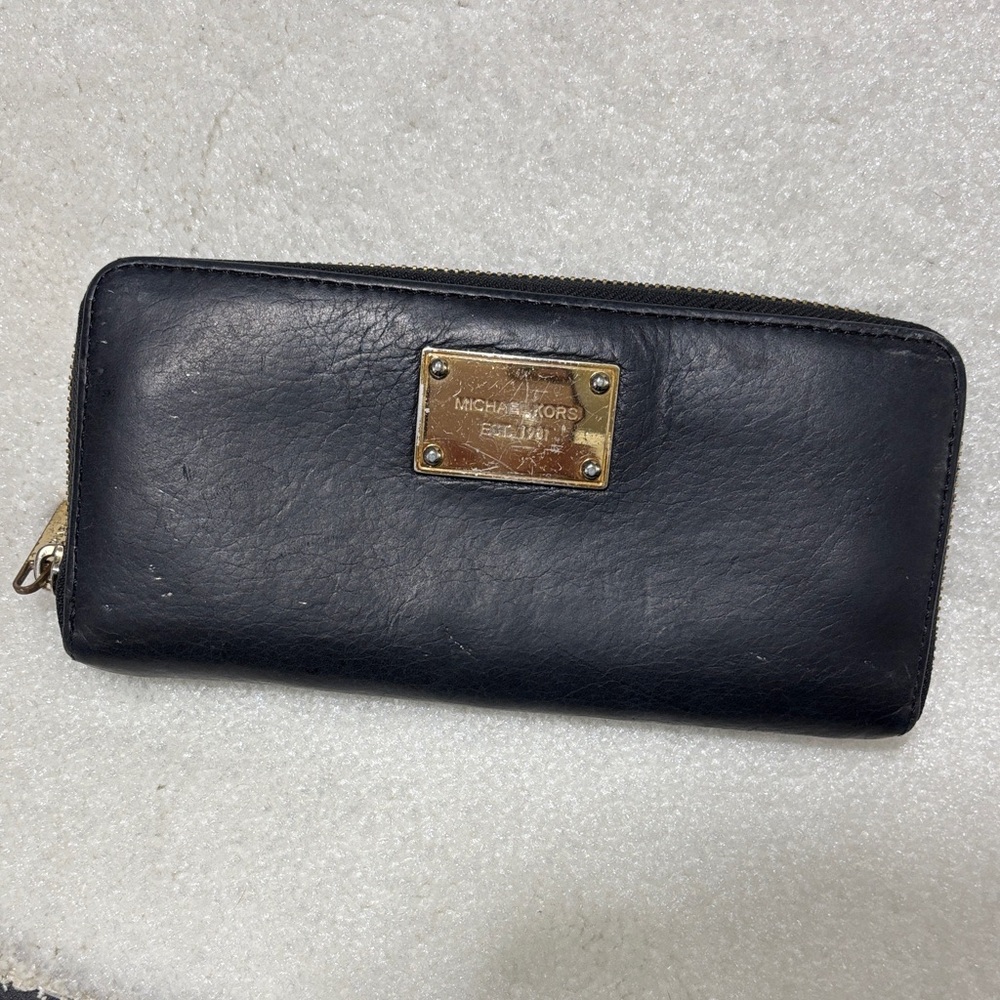 Michael Kors Black Leather Zip Wallet